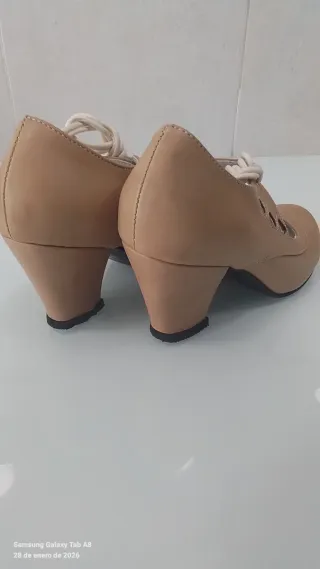 Zapatos de baile beige sin estrenar