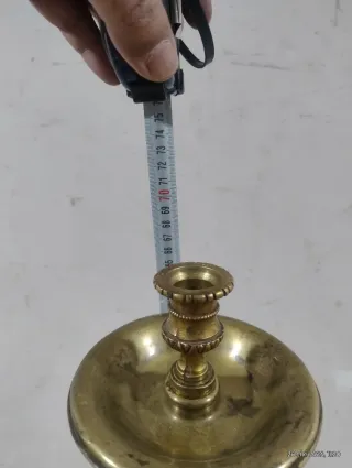 Candelabro de metal dorado y plateado