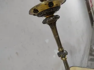 Candelabro de metal dorado y plateado