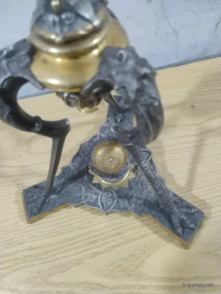 Candelabro de metal dorado y plateado