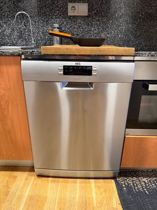 Lavavajillas AEG averiado