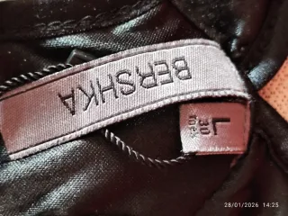 Camiseta Bershka lentejuelas cruzada espalda