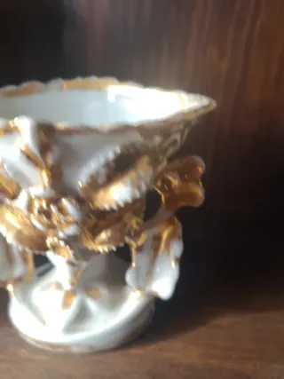 Antiguo florero pequeño