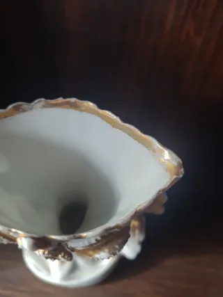 Antiguo florero pequeño