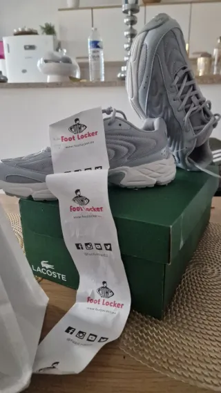 Zapatillas Lacoste grises y blancas