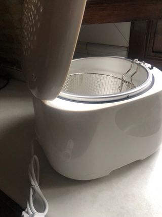 Freidora Saxem ,color blanco  nueva sin estrenar