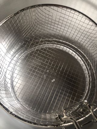 Freidora Saxem ,color blanco  nueva sin estrenar