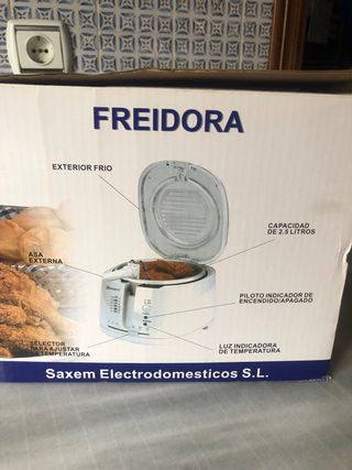 Freidora Saxem ,color blanco  nueva sin estrenar