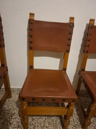 Lote 5 Sillas Castellanas Madera y Piel