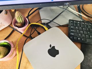 Apple Mac Mini i5 2.5 • 16GB RAM • 1024GB SSD WIN