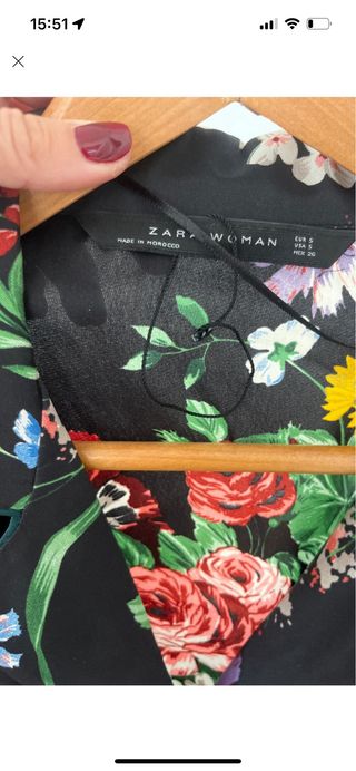 Camisa Zara floral negra multicolor
