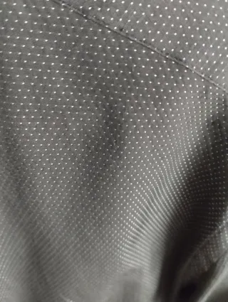 Camisa negra con puntitos en blanco