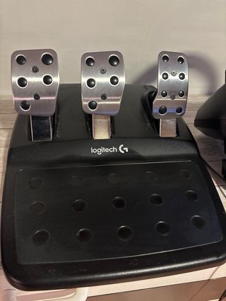Volante Logitech con Pedales PS5 Nuevo