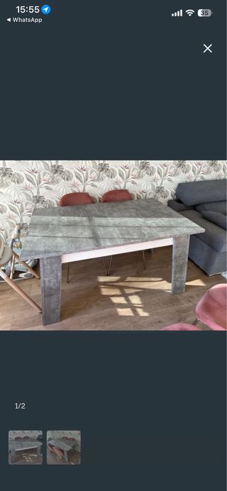 Mesa comedor extensible gris y sillas rosa