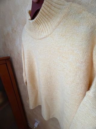 Jersey Mango cuello alto amarillo