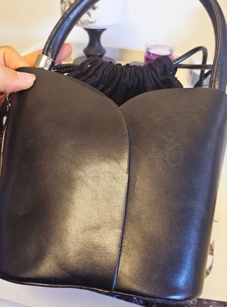 Bolso cuero negro pétalo