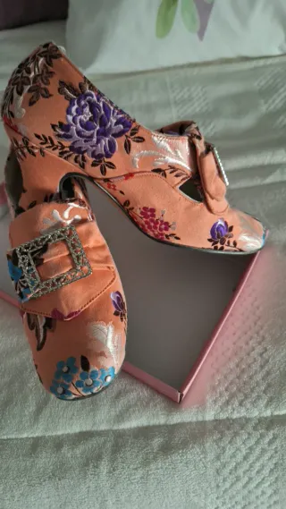 Zapatos de fallera preciosos