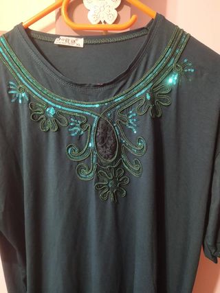 Blusa verde con pedrería