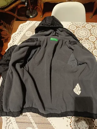 Chaqueta Benetton con capucha para niño