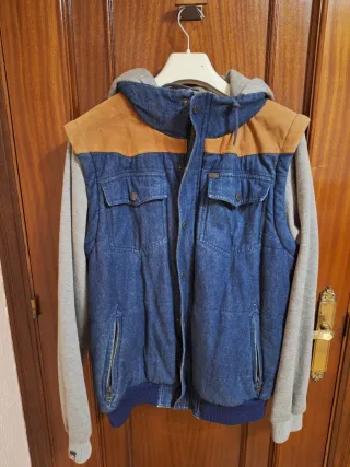 Cazadora Globe vaquera con capucha