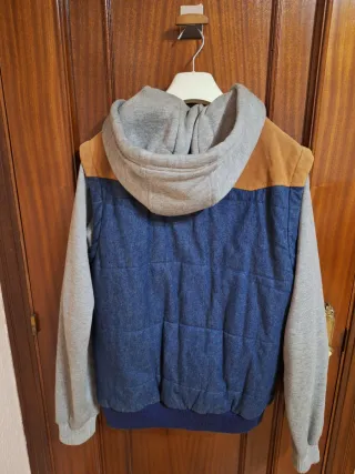 Cazadora Globe vaquera con capucha