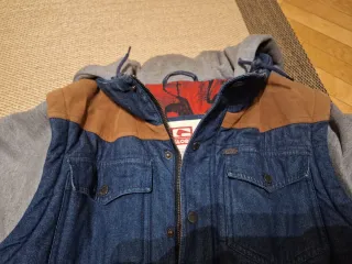 Cazadora Globe vaquera con capucha