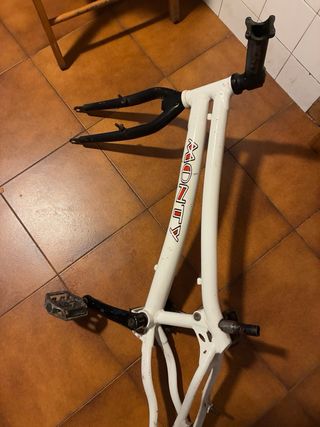 Marco de Bicicleta Monty Blanco