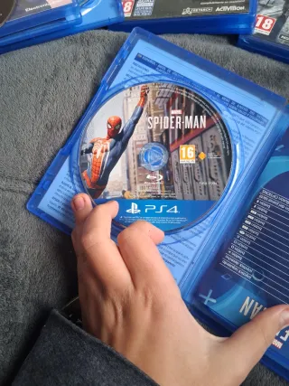 Lote 10 Giochi PS4: FC24, FIFA 22, Spiderman...