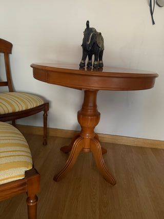 Mesa de salón extensible y 4 sillas