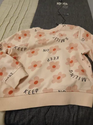 Felpa bimba con fiori