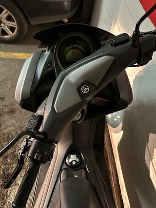 Yamaha NMAX 2020 Gris/Negra en perfecto estado
