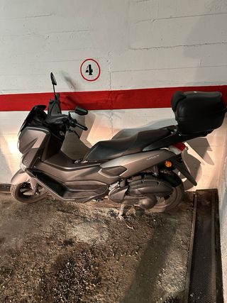 Yamaha NMAX 2020 Gris/Negra en perfecto estado