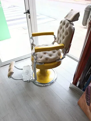 Sillón Barbero Antiguo Restaurado