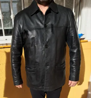 Cazadora de cuero negra