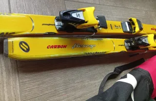 Esquís DYNAMIC CARBON amarillos con funda y baston