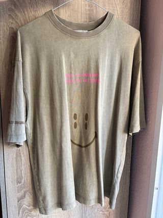 Camiseta Zara verde militar oversize