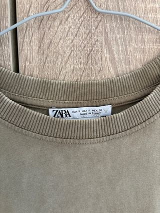 Camiseta Zara verde militar oversize
