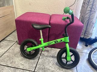Bicicleta de equilibrio verde