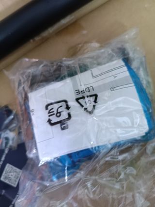 Barra per Tende Estensibile Amazon Basics con Terminali Tondi, da 91 a 183 cm, Nero