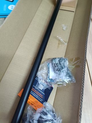 Barra per Tende Estensibile Amazon Basics con Terminali Tondi, da 91 a 183 cm, Nero