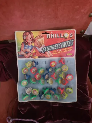 Anillos fluorescentes vintage kiosco