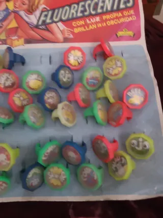 Anillos fluorescentes vintage kiosco