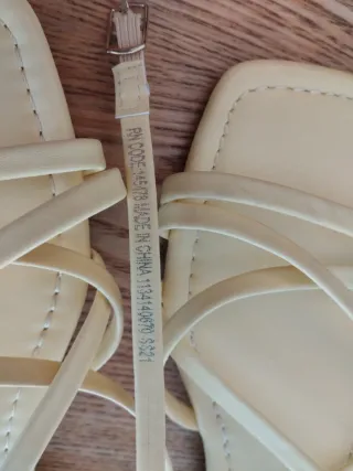 Sandalias planas Primark amarillas talla 37