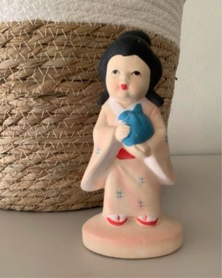 Figura cerámica mujer vestida kimono