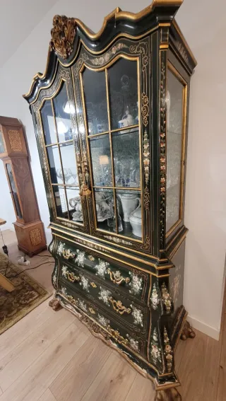 Vitrina madera pintada a mano