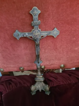 Cruz bronce de sobremesa