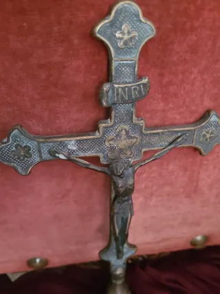 Cruz bronce de sobremesa