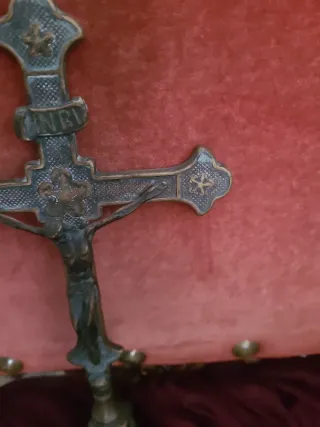 Cruz bronce de sobremesa