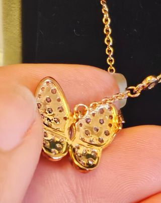 Collar mariposa dorado con cristales