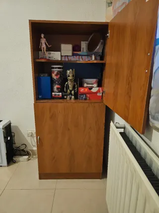Mueble de madera ligero y espacioso